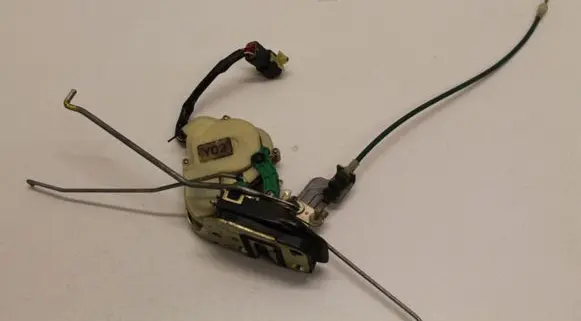KIA Sorento Front door lock 020723