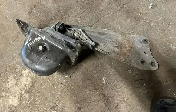 Volkswagen Touran I Rear control arm