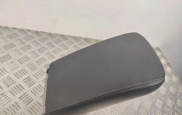 Volkswagen Jetta VI Armrest 5C6864207
