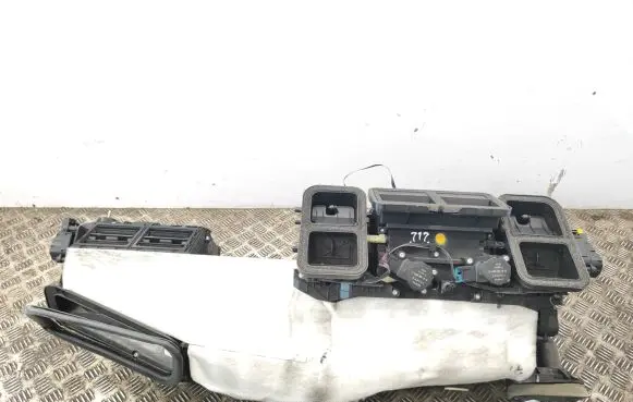 Mercedes-Benz CLS C219 Interior heater climate box assembly 2118300162 A2038201642