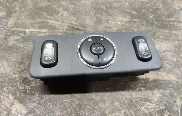 Mercedes-Benz ML W163 Electric window control switch A1638200326