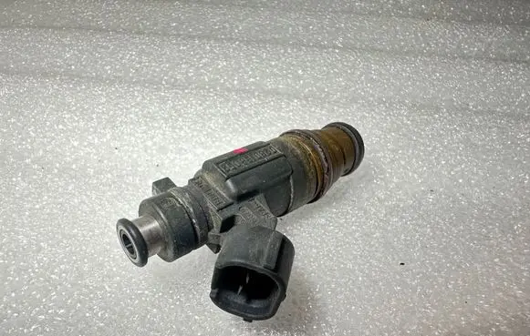 Audi A8 S8 D2 4D Fuel injector 07D906031 0280156059