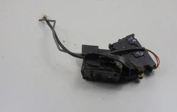 Mazda 323 Front door lock