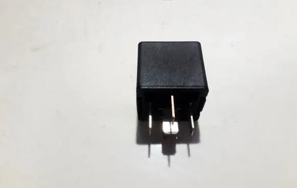 Mitsubishi Outlander Other relay D8091 MR301971