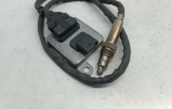 Mercedes-Benz C W205 Lambda probe sensor A0009053706 5WK96683F 0009053706