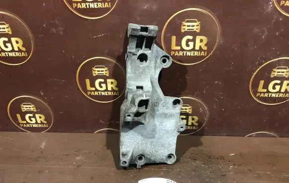 Volkswagen Touran I Generator/alternator bracket 03G903143A