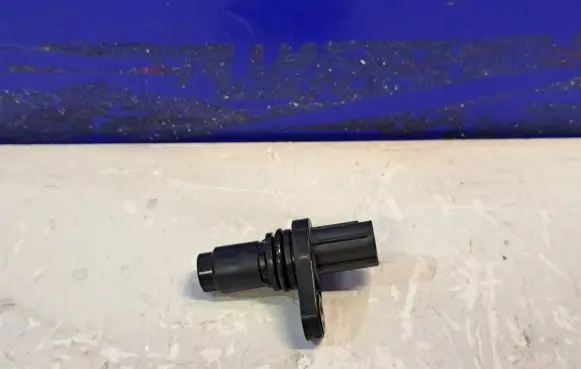 Lexus RX 450H Camshaft position sensor 06D111290