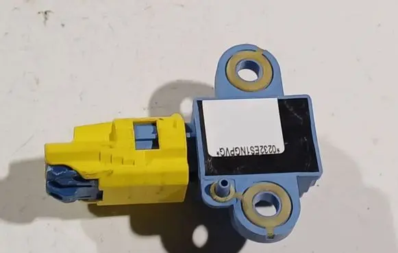Volkswagen Golf V Airbag deployment crash/impact sensor 1K0955557A
