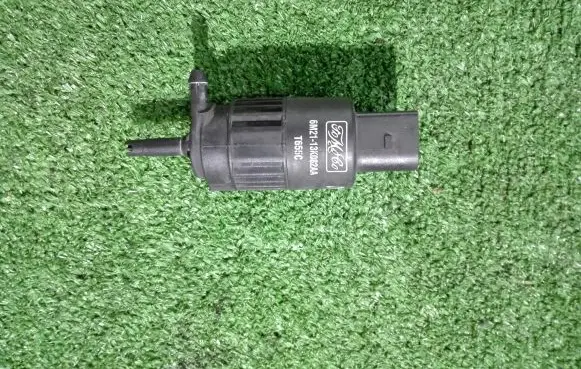 Ford Mondeo MK IV Windscreen/windshield washer pump 6M2113K082AA