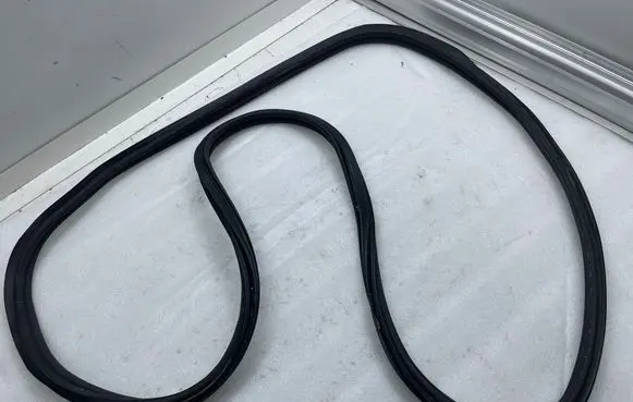 BMW i4 Trunk rubber seal (body) 20677910