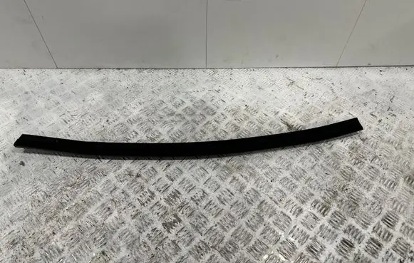 Chevrolet Corvette C8 Rubber seal front coupe door window 84472382