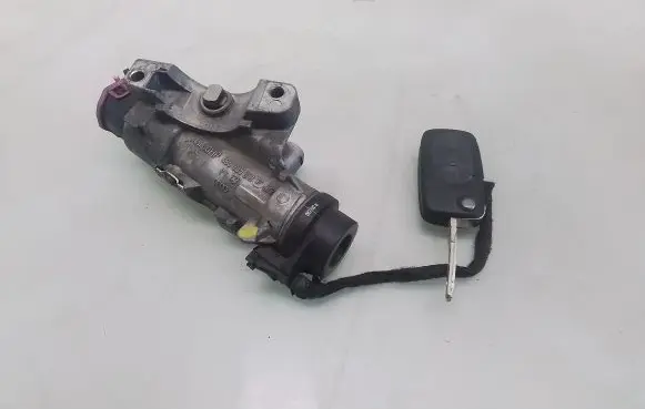Volkswagen PASSAT B5 Ignition lock 4B0905851