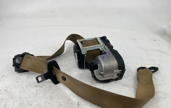 Mercedes-Benz GL X164 Front seatbelt 33033476