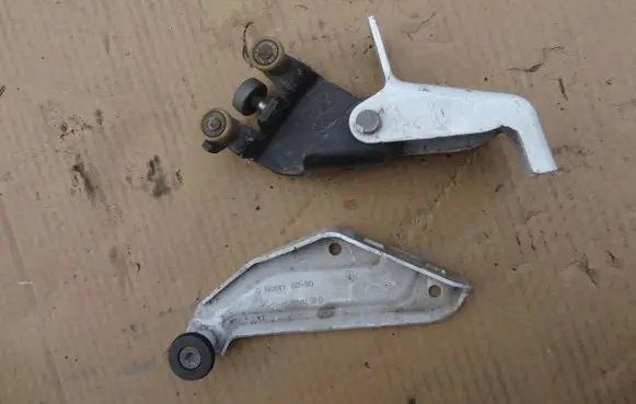Renault Kangoo II Sliding door upper roller guide/hinge 497626