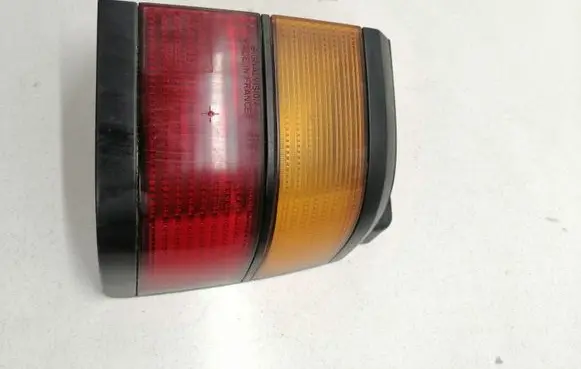Volkswagen PASSAT B3 Rear/tail lights 333945257 333945112