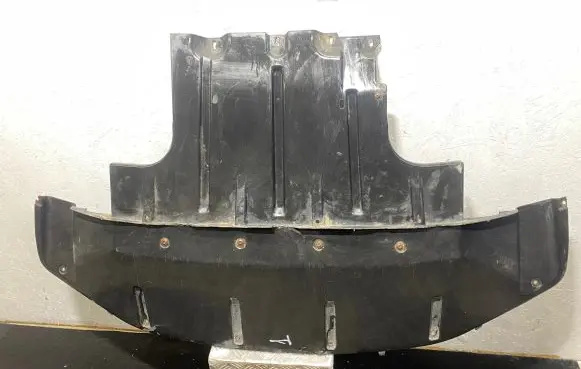 Audi Q7 4L Engine splash shield/under tray 7L8825285