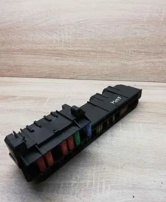 BMW 5 E60 E61 Fuse module 6957330