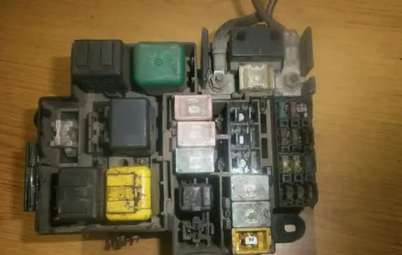 Mazda Xedos 9 Fuse box set 71542385