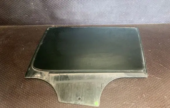Skoda Yeti (5L) Rear door window glass 43R000501