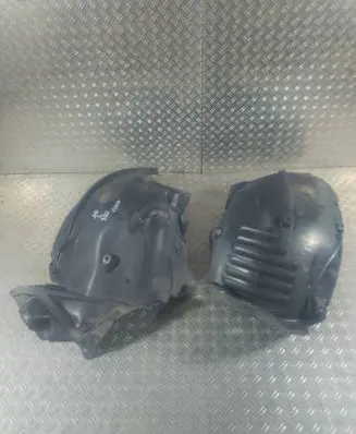 Front wheel arch liner splash guards