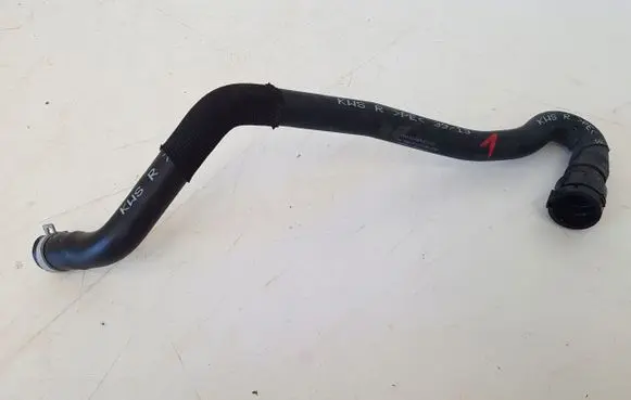 Volkswagen PASSAT B8 Engine coolant pipe/hose