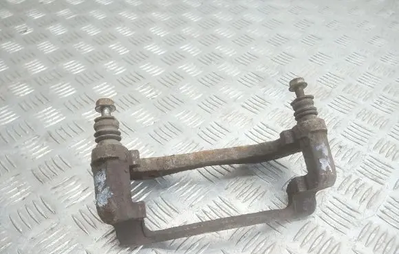 Hyundai Trajet Front Brake Caliper Pad/Carrier 