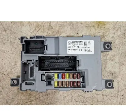 Fiat 500 Fuse module 116RI000674 00518279840 32132516