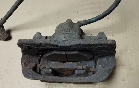 Honda CR-Z Front brake caliper