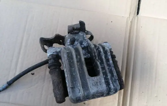 Volkswagen PASSAT B5.5 Rear brake caliper