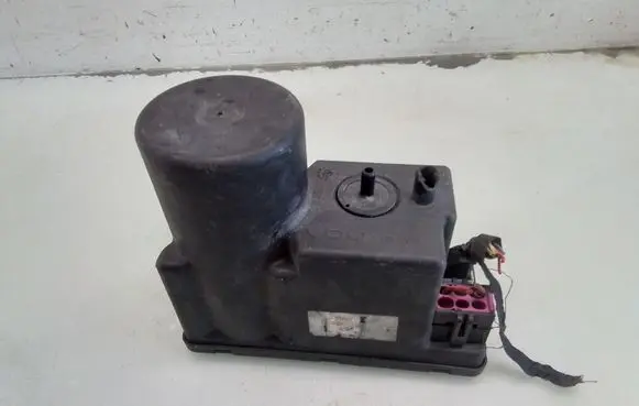 Audi A4 S4 B5 8D Central locking vacuum pump 4A0862257A
