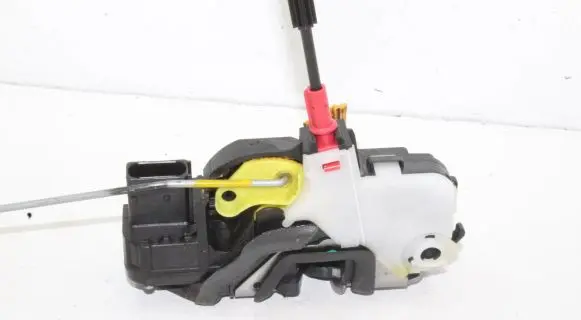 Chevrolet Orlando Coupe door lock (next to the handle) 13579498