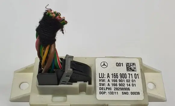 Mercedes-Benz C W204 Xenon control unit/module A1669007101