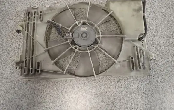 Toyota Corolla Verso AR10 Air conditioning (A/C) fan (condenser) 