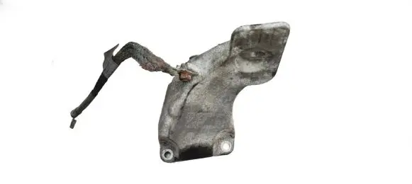 BMW 5 E60 E61 Engine mounting bracket 6777056 6906 13807410