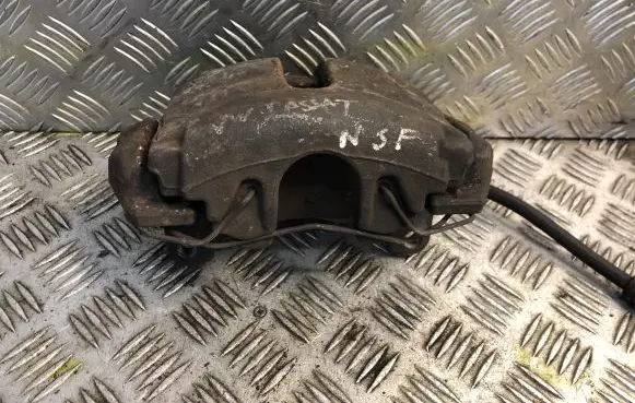 Volkswagen PASSAT B6 Front brake caliper