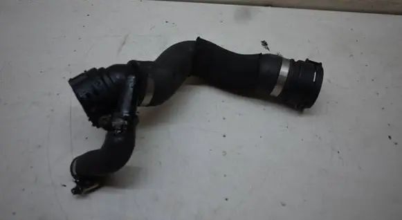 Engine coolant pipe/hose