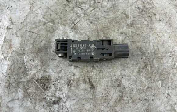 Audi A4 S4 B7 8E 8H Airbag deployment crash/impact sensor 8E0959651A