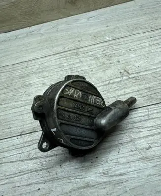 Mercedes-Benz C W203 Vacuum pump A6112300265 210503