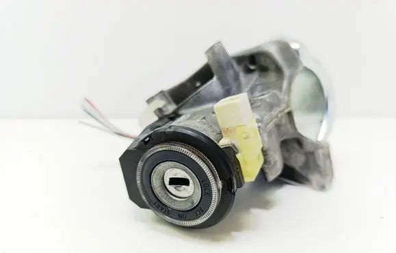 Toyota Avensis T270 Ignition lock 450200206