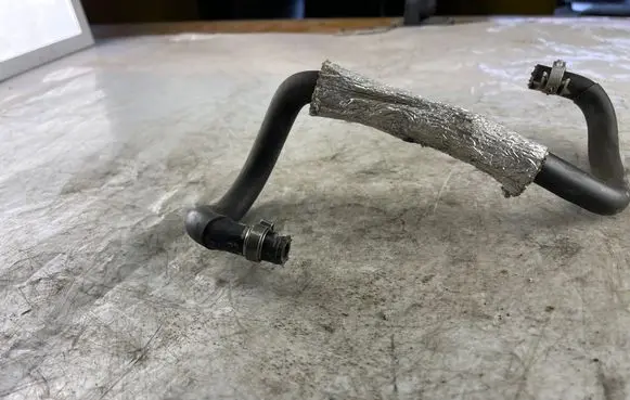 Audi A8 S8 D3 4E Engine coolant pipe/hose 057121057