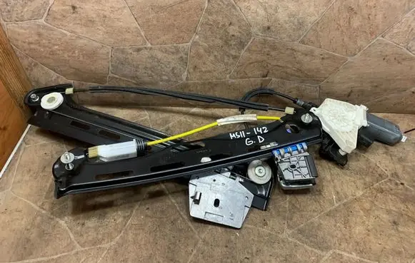 Mercedes-Benz CLS C218 X218 Rear door window regulator motor A2078200642