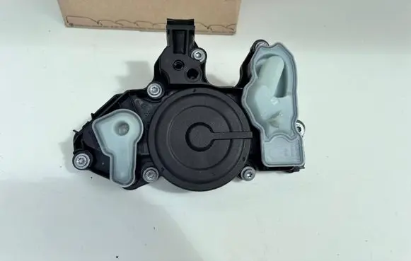 Skoda Superb B8 (3V) Oil breather separator 06K103495BL