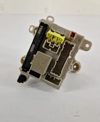 Toyota Previa (XR30, XR40) II Fuse module 