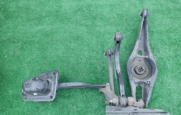 Volkswagen Golf VII Rear upper control arm/wishbone 5Q0505225
