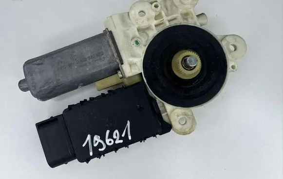 Mercedes-Benz A W168 Front door window regulator motor 0130822023 1688203042
