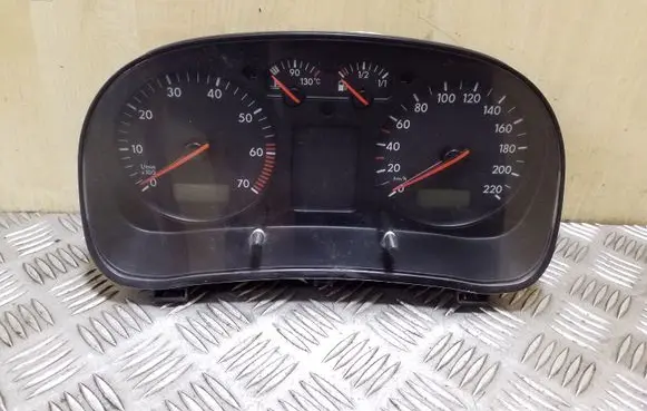 Volkswagen Golf IV Speedometer (instrument cluster) 1J0919881
