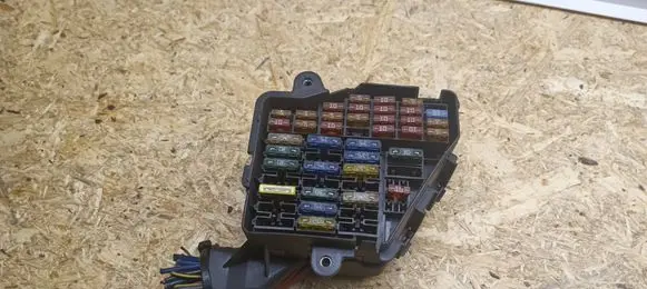 Volkswagen PASSAT B5 Fuse module
