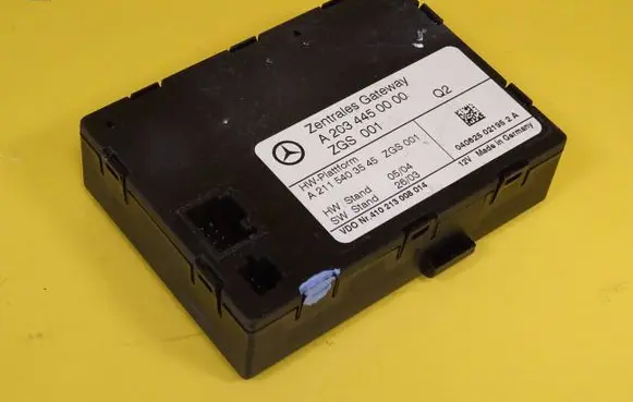 Mercedes-Benz C W203 Gateway control module A2034450000
