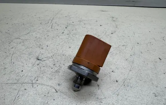 Skoda Octavia Mk2 (1Z) Fuel pressure sensor 0261545051 06J906051D
