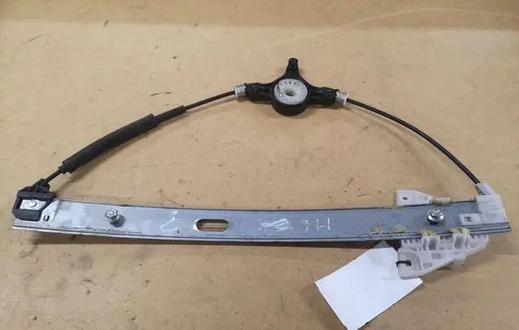 Mazda 5 Front window lifting mechanism without motor